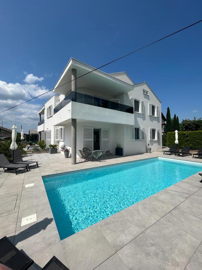 Haus Dalmatia With Heated Pool Апартаменты Бибинье